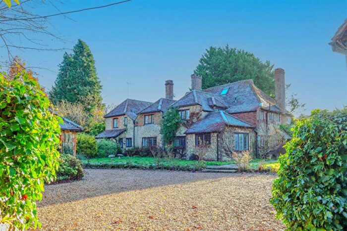 4 Bedroom Detached House To Rent In Standford Lane, Standford, GU35