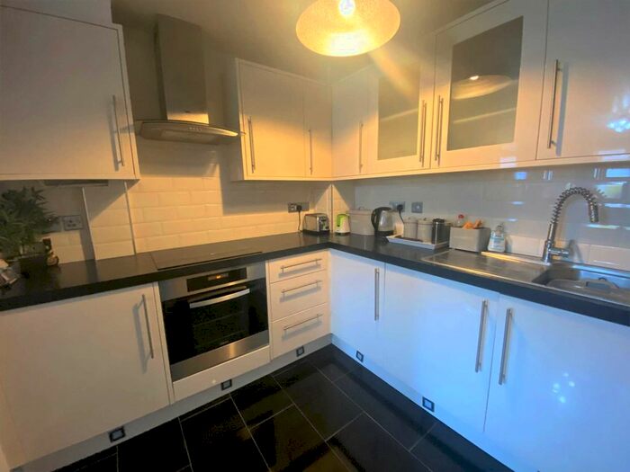 2 Bedroom Flat To Rent In Willesborough, Ashford, TN24