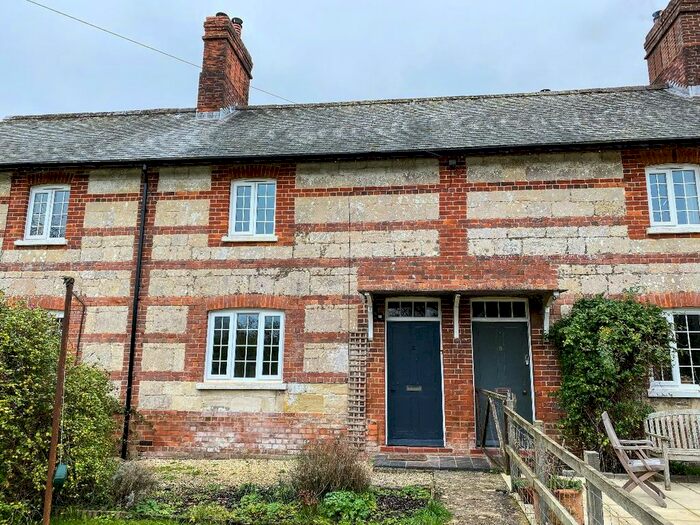 3 Bedroom Cottage To Rent In Chilmark, Salisbury SP3