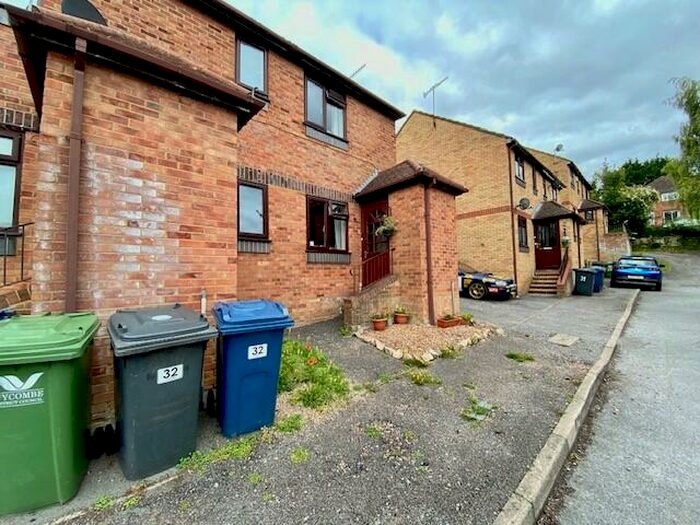 1 Bedroom End Of Terrace House To Rent In Cairnside, High Wycombe, HP13