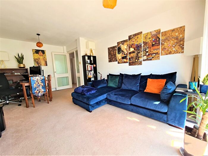 2 Bedroom Flat For Sale In Grange Road, Ealing, London, W5