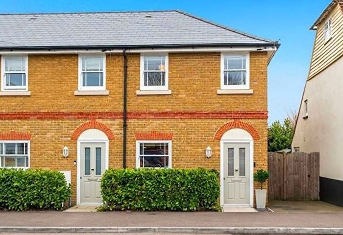 3 Bedroom End Terrace House For Sale In Cooling Road, Rochester, Kent., ME2