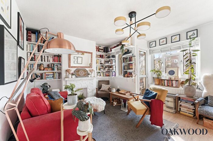 2 Bedroom Flat For Sale In Park View, London, N5