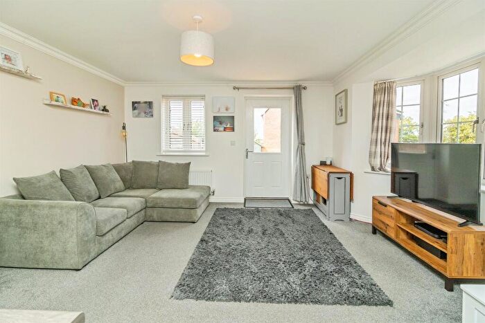2 Bedroom End Of Terrace House For Sale In Aylesbury Drive, Houghton Regis, Dunstable, LU5
