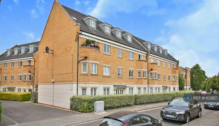 3 Bedroom Flat To Rent In Tower Mill Road, London, SE15