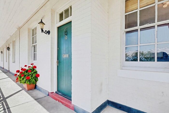 1 Bedroom Flat For Sale In Campfield Road, Southend-On-Sea, SS3