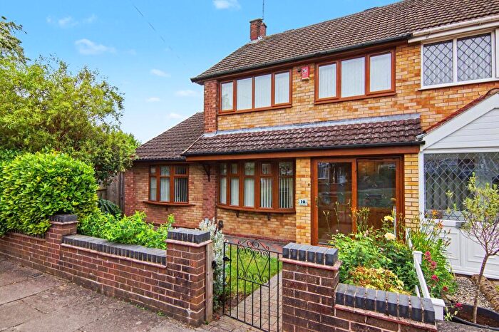 4 Bedroom End Of Terrace House For Sale In The Triangle, Allesley, CV5