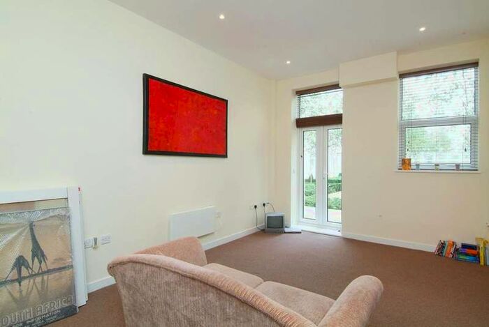 1 Bedroom Flat To Rent In Bromyard House, Acton, W3