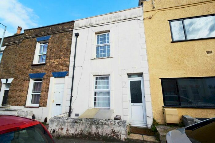 3 Bedroom Terraced House To Rent In Britton Street, Gillingham, ME7
