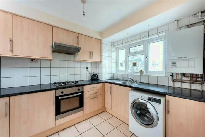 3 Bedroom Flat To Rent In Wenlock Court, New North Road, Old Street, N1