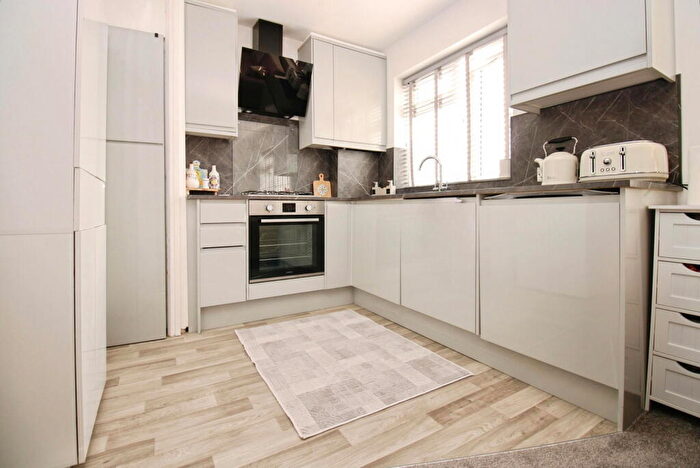 2 Bedroom Flat To Rent In Hutton Road, Shenfield, CM15