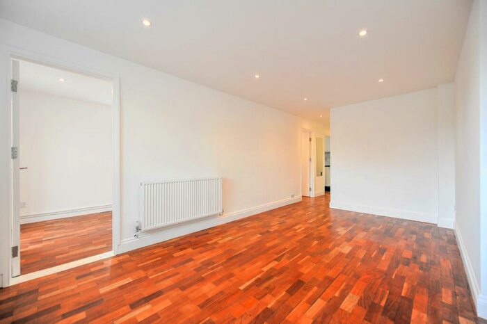 2 Bedroom Flat To Rent In Kingston Hill, Kingston, KT2