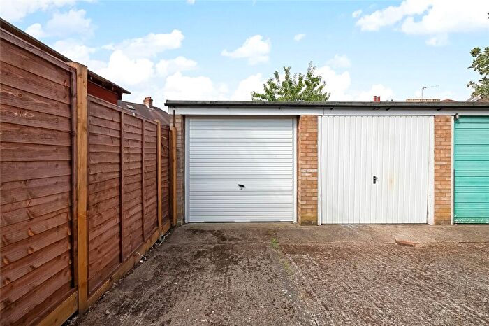 1 Bedroom Apartment For Sale In Livingstone Road, Thornton Heath, CR7