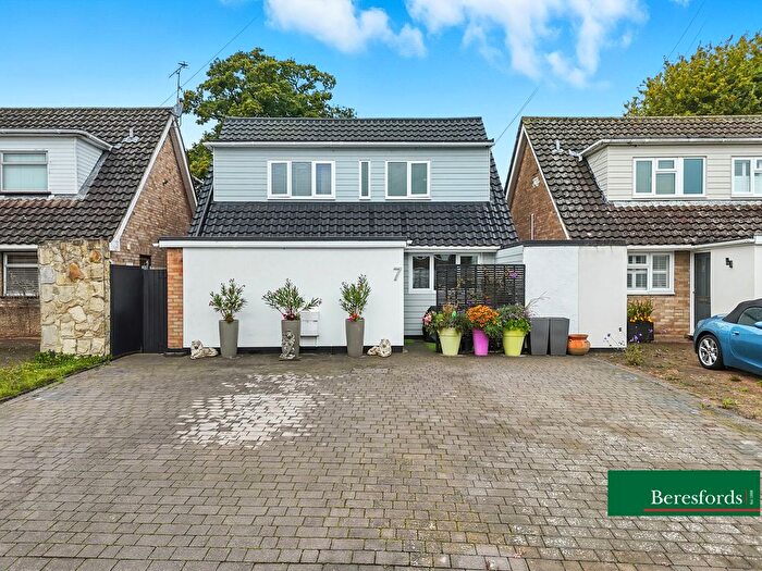 3 Bedroom Detached House For Sale In Lisa Close, Billericay, CM12