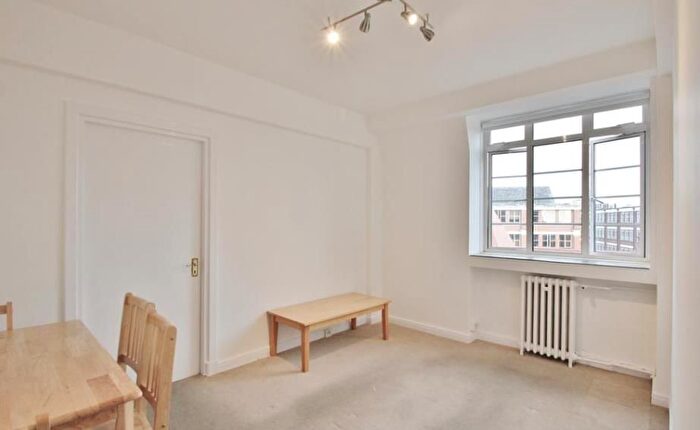 3 Bedroom Flat To Rent In Nottingham Terrace, Marylebone, London, NW1