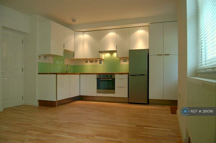 2 Bedroom Flat To Rent In Halliford Y, London, N1