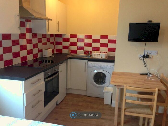 Studio To Rent In Whitchurch Lane, Edgware, HA8