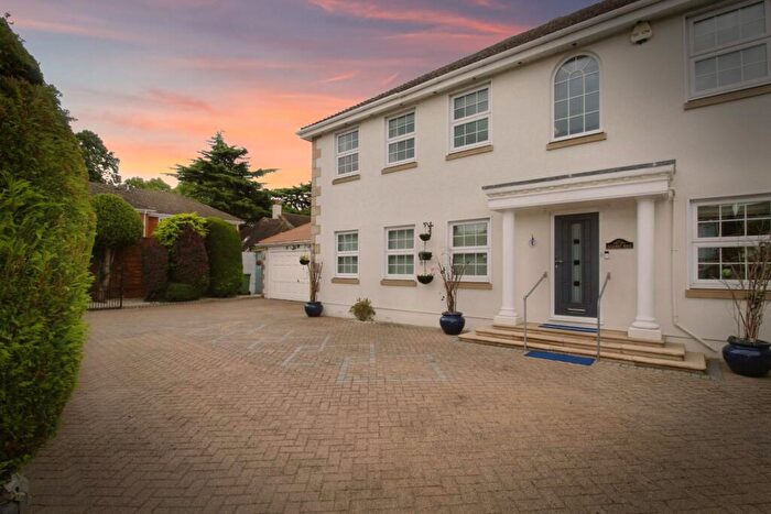 4 Bedroom Detached House For Sale In Mill Lane Close, Broxbourne, EN10