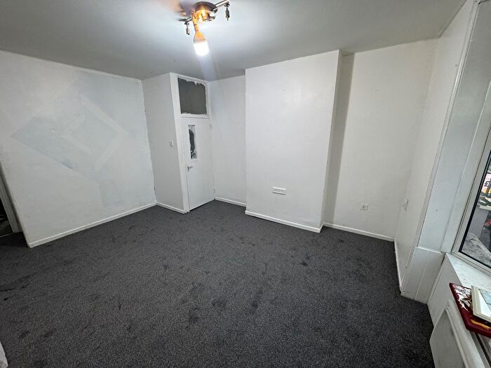 1 Bedroom Flat To Rent In Flat, Cape Hill, Smethwick, West Midlands, B66