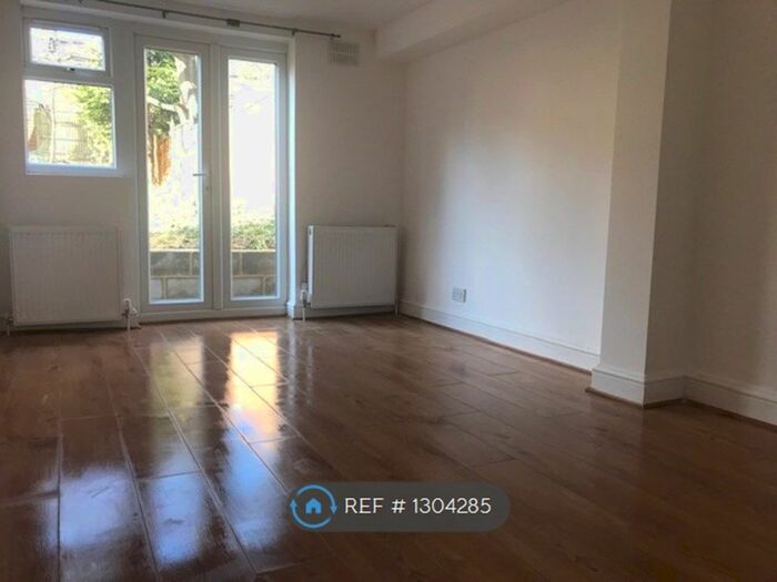1 Bedroom Flat To Rent In Mosslea Road, London SE20
