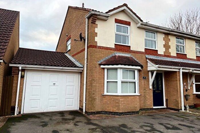 3 Bedroom Semi-Detached House To Rent In Dayton Close, Coalville, LE67