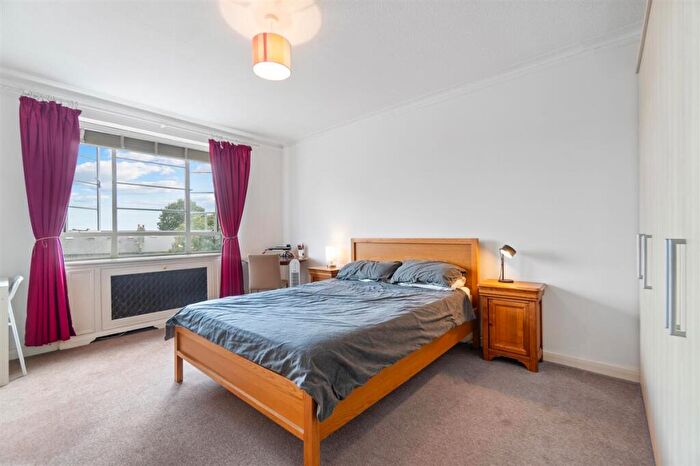 2 Bedroom Flat For Sale In Nightingale Lane, SW12