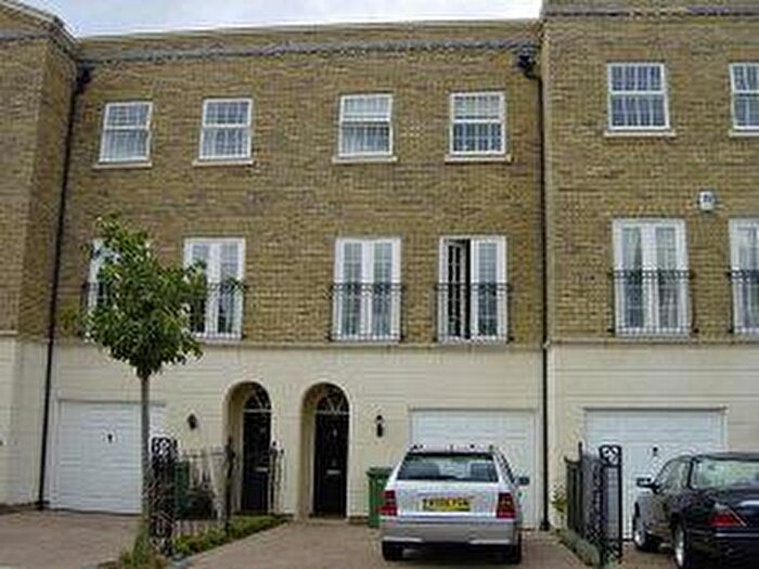 4 Bedroom House To Rent In Chadwick Place Surbiton, KT6