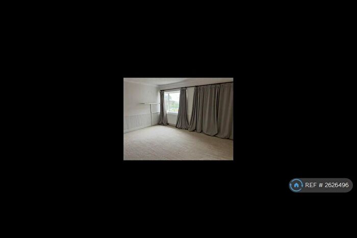 3 Bedroom Flat To Rent In Dyke Road Avenue, Hove, BN3