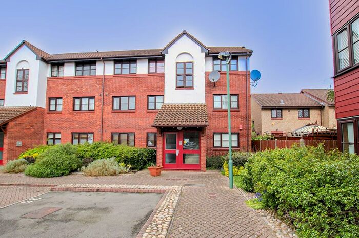 2 Bedroom Flat To Rent In Violet Close, Hackbridge, SM6
