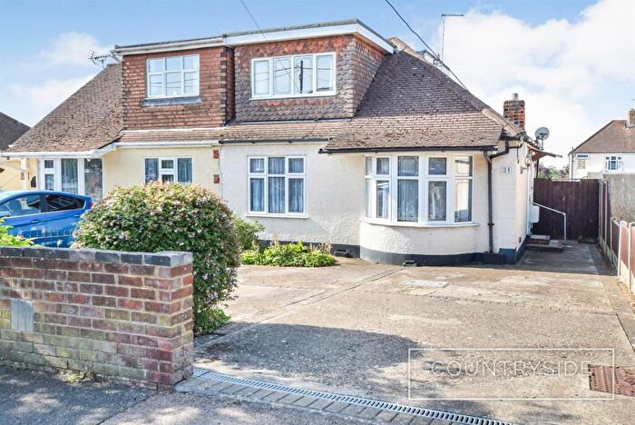 3 Bedroom Chalet For Sale In Jotmans Lane, Benfleet, SS7