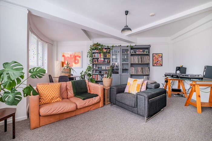 2 Bedroom Flat To Rent In Christchurch Road, London, SW2