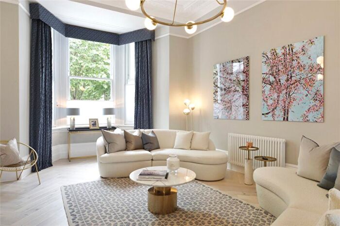 2 Bedroom Apartment To Rent In Redcliffe Square, Chelsea, SW10