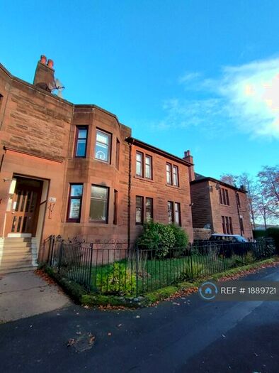 3 Bedroom Flat To Rent In Carnock Road, Glasgow, G53