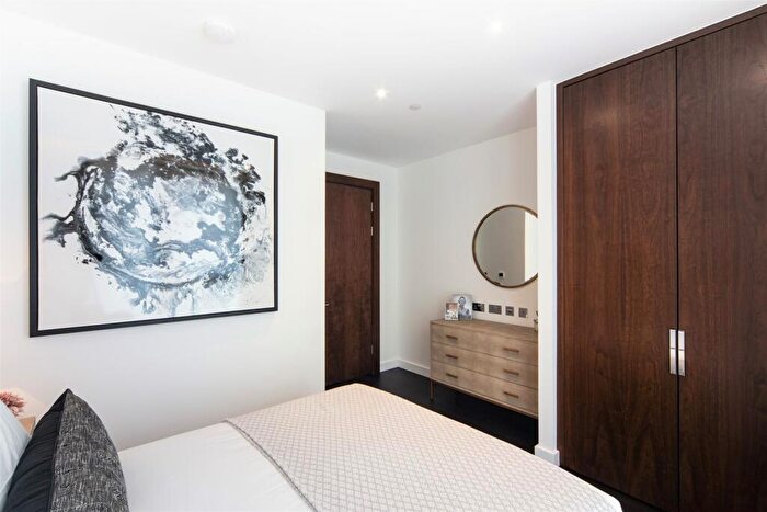 2 Bedroom Apartment To Rent In Thornes House, SW11