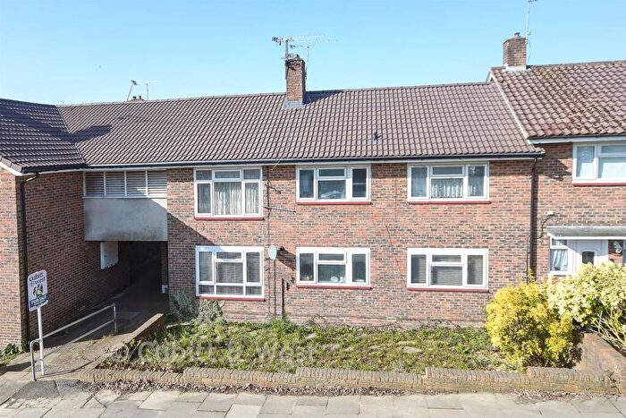 2 Bedroom Ground Maisonette For Sale In Gossops Drive, Gossops Green, Crawley, West Sussex, RH11