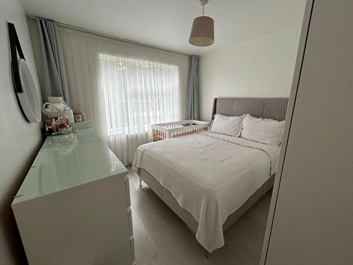 1 Bedroom Flat To Rent In Vyner Court, Hackney, London, E5