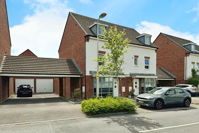 4 Bedroom Semi-Detached House To Rent In Whitlock Avenue, Wokingham, RG40