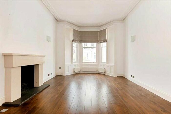 2 Bedroom Flat To Rent In Cathcart Road, South Kensington, SW10