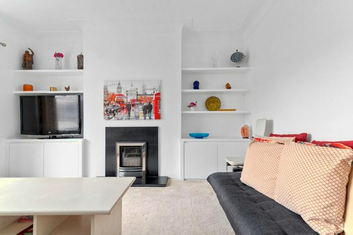 2 Bedroom Flat To Rent In Hermitage Court, London E18