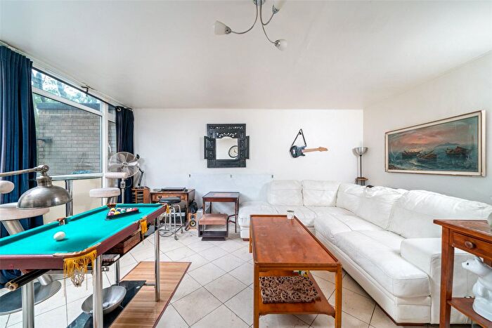 3 Bedroom Flat For Sale In Winchester Avenue, London, NW6