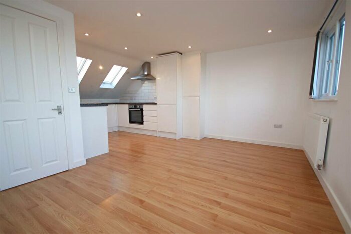 2 Bedroom Apartment To Rent In Roseford Road, Cambridge, CB4