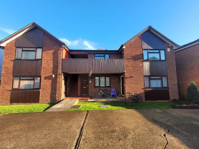 1 Bedroom Flat To Rent In Lorne Close, Slough, SL1