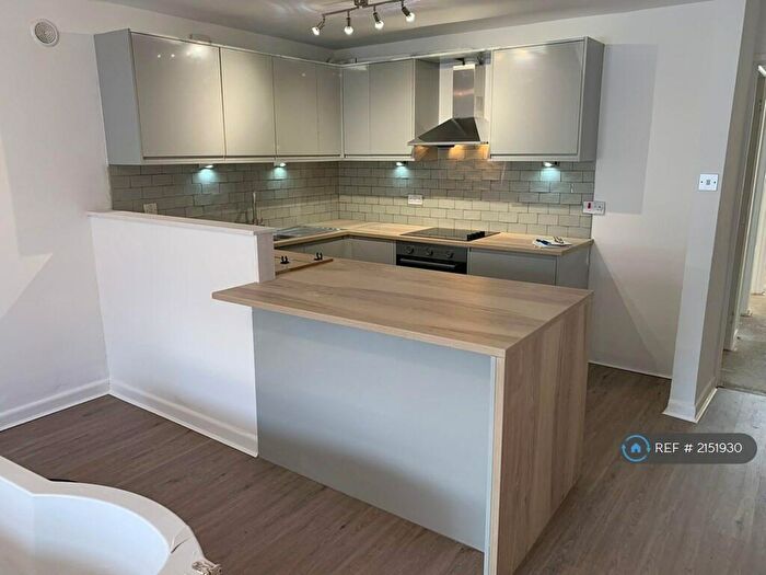 2 Bedroom Flat To Rent In Station Road, Westbury, BA13