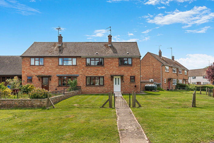 3 Bedroom Semi Detached House For Sale In Cup And Saucer, Cropredy, OX17