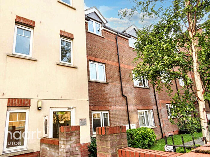 1 Bedroom Apartment For Sale In Hastings Street, Luton, LU1