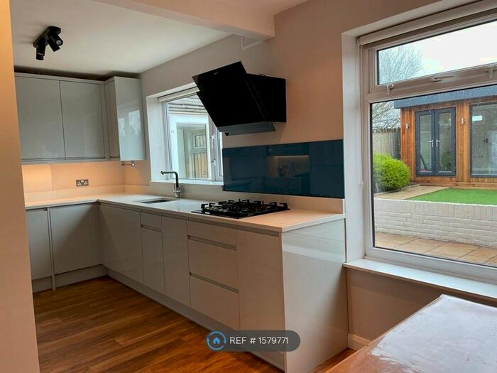 3 Bedroom Semi-Detached House To Rent In Ash Grove, Uxbridge, UB9