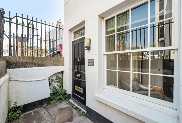 2 Bedroom Apartment For Sale In Wellington Street, Cheltenham, Gloucestershire, GL50