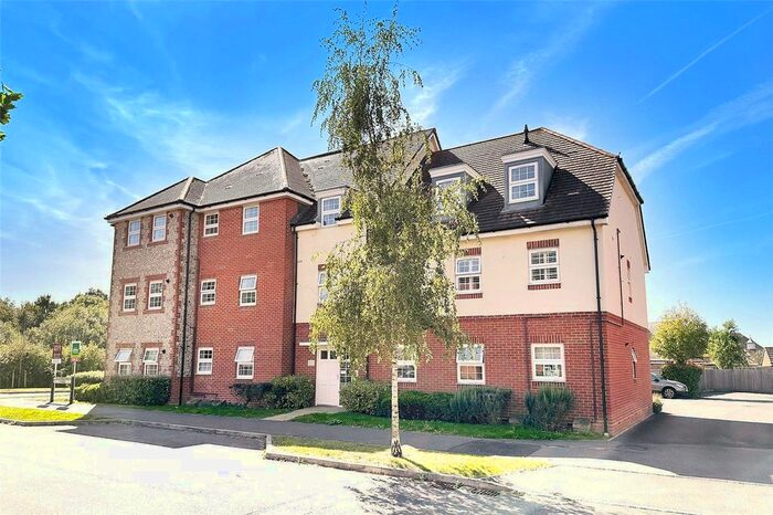 2 Bedroom Flat To Rent In Blackbourne Chase, Littlehampton, West Sussex, BN17