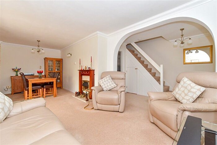 3 Bedroom Semi-Detached House For Sale In Bridge Road, Wickford, Essex, SS11
