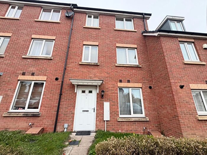 4 Bedroom Property To Rent In Nickleby Close, Rugby, CV21